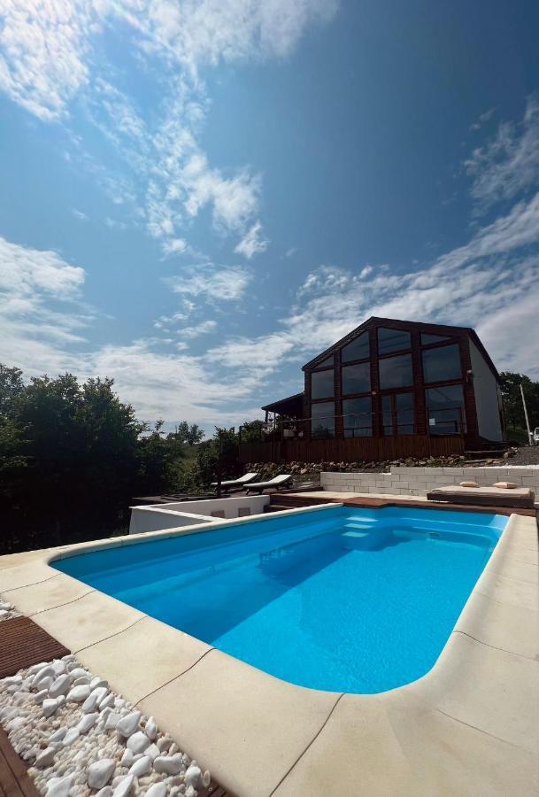 Le Chalet M - Cabana Cu O Panorama De Poveste. Surdesti  Ngoại thất bức ảnh