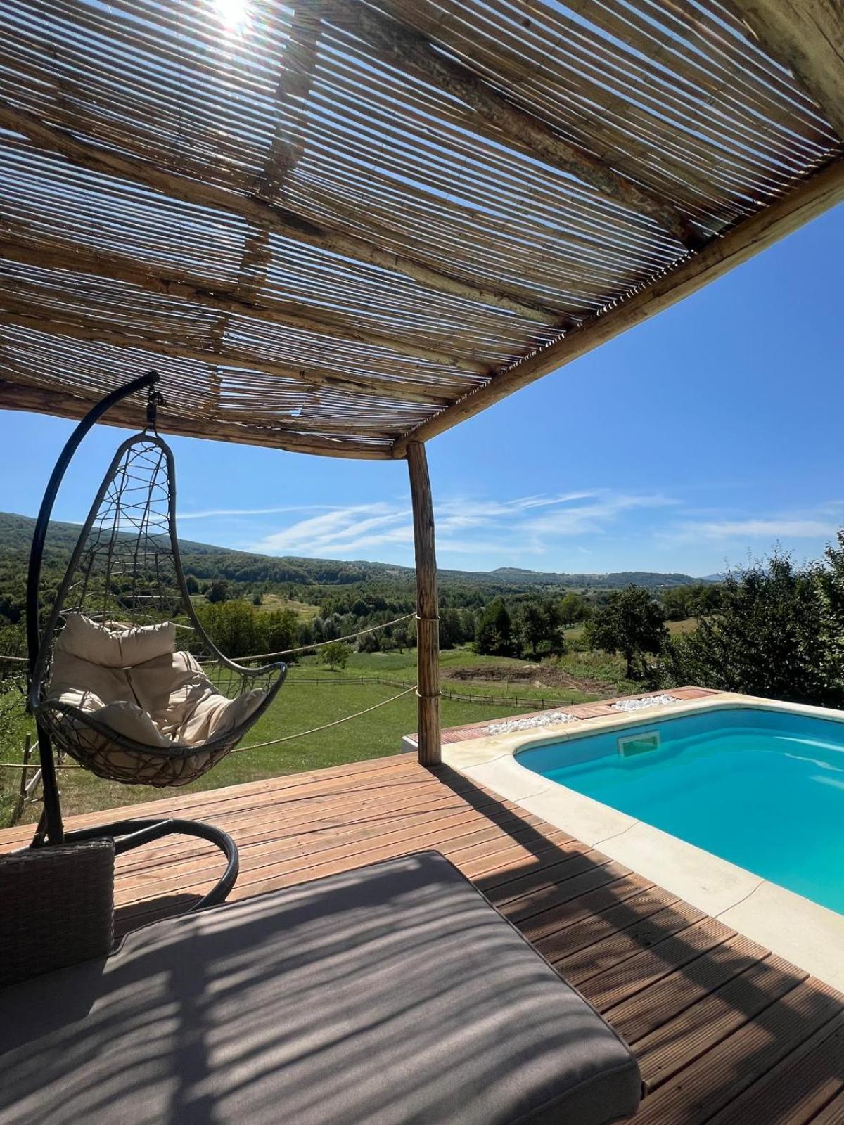 Le Chalet M - Cabana Cu O Panorama De Poveste. Surdesti  Ngoại thất bức ảnh