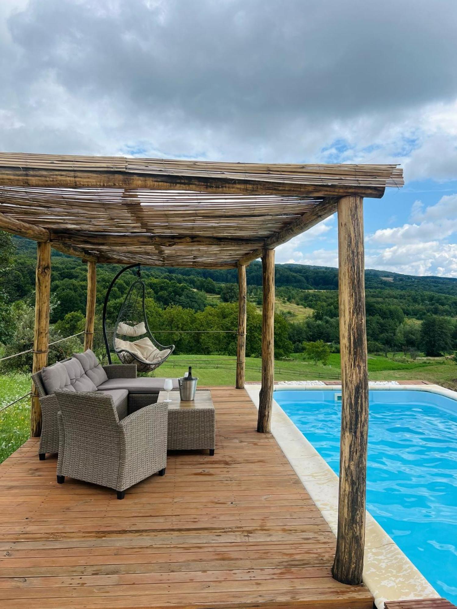 Le Chalet M - Cabana Cu O Panorama De Poveste. Surdesti  Ngoại thất bức ảnh
