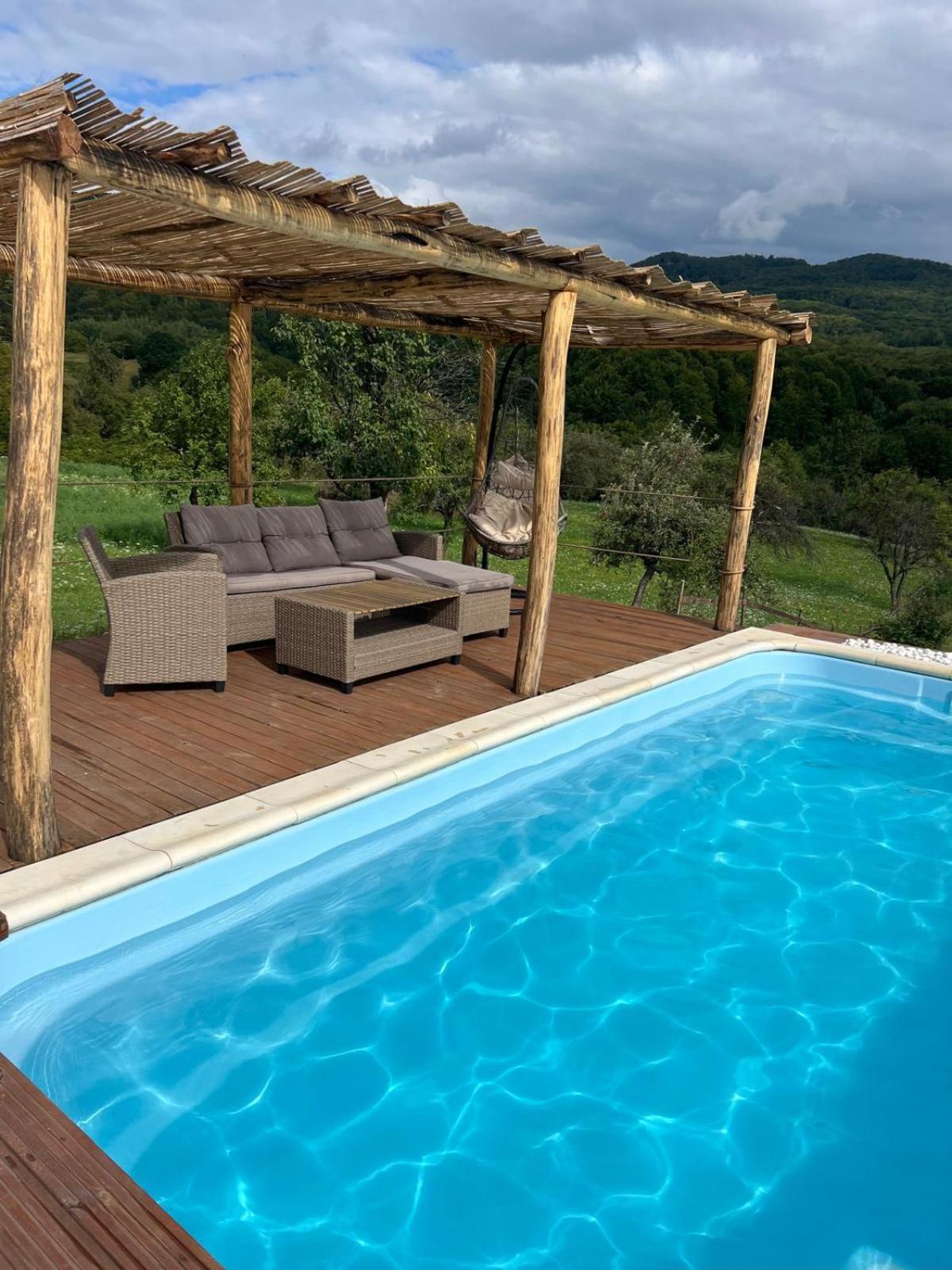Le Chalet M - Cabana Cu O Panorama De Poveste. Surdesti  Ngoại thất bức ảnh