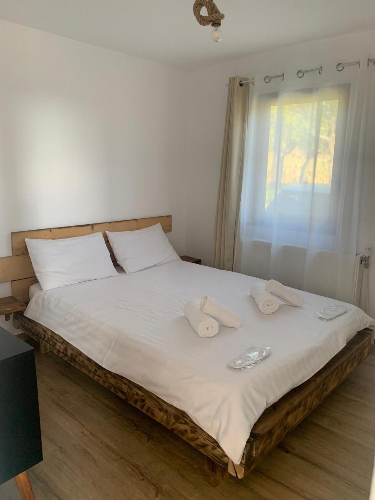 Le Chalet M - Cabana Cu O Panorama De Poveste. Surdesti  Ngoại thất bức ảnh