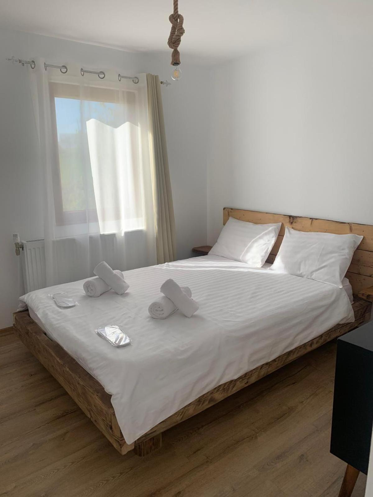 Le Chalet M - Cabana Cu O Panorama De Poveste. Surdesti  Ngoại thất bức ảnh