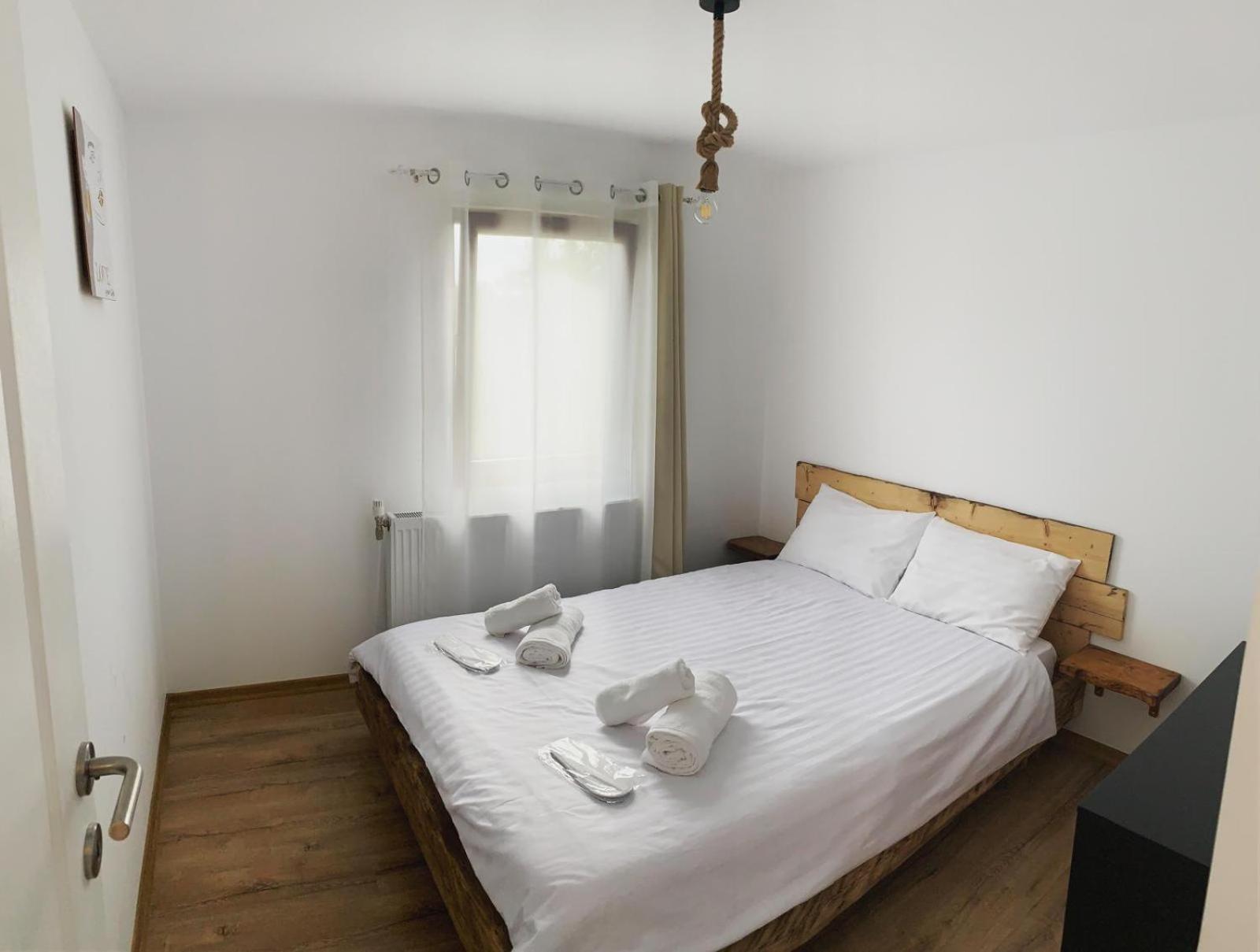 Le Chalet M - Cabana Cu O Panorama De Poveste. Surdesti  Ngoại thất bức ảnh